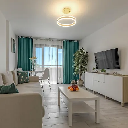 아파트 Newly Reformed With Sea View And Pool, Near The Beach, In Playa De Americas 플라야데라스아메리카스