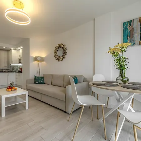 아파트 Newly Reformed With Sea View And Pool, Near The Beach, In Playa De Americas *