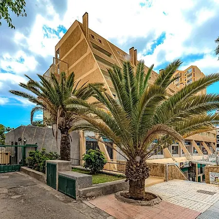 Apartment Newly Reformed With Sea View And Pool, Near The Beach, In Playa De Americas