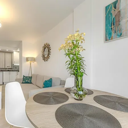 Newly Reformed With Sea View And Pool, Near The Beach, In Playa De Americas * 美洲海滩